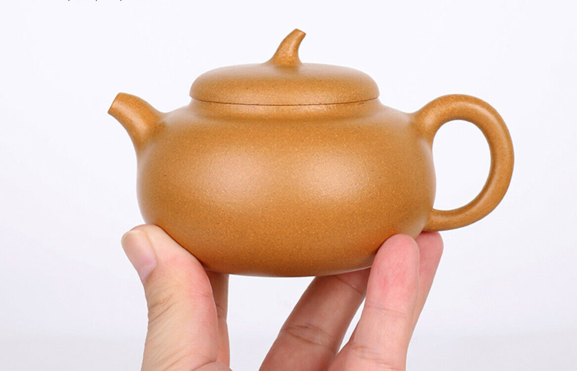 260cc clay eggplant Hu Gongfu teapot in Yixing, China-