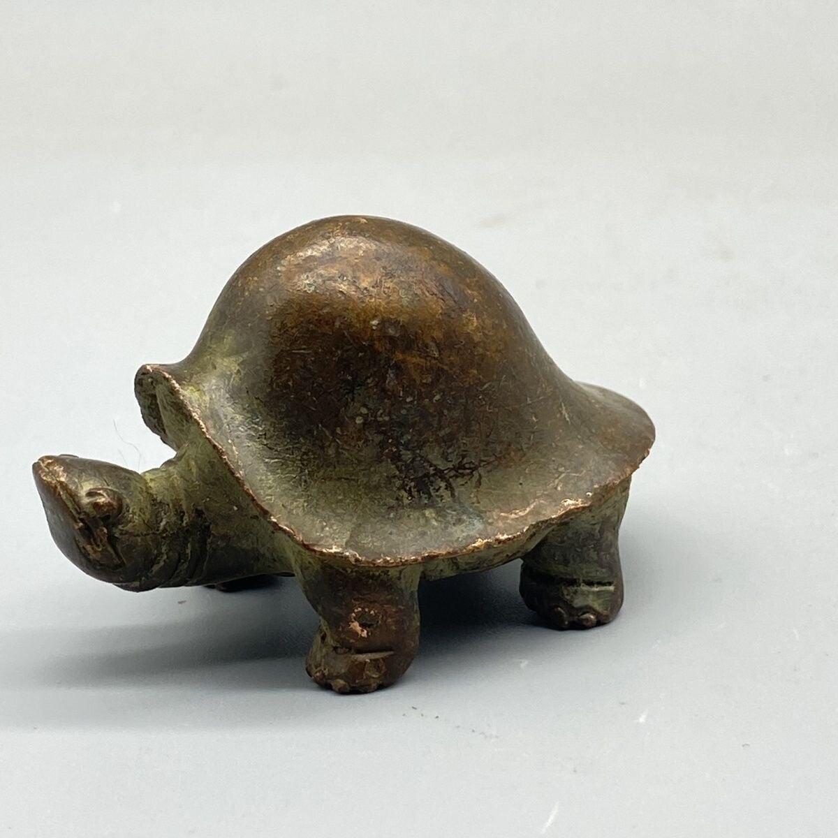 Mini Rare Chinese bronze tortoise Statue Figurine home decoration
