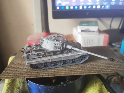 1/72 German Panzerkampfwagen VI Ausf.B /"King Tiger tank livery, static model