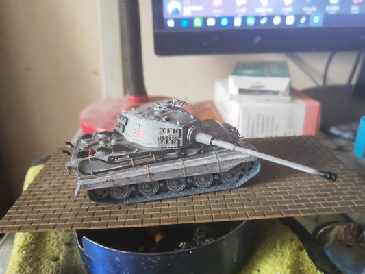 1/72 German Panzerkampfwagen VI Ausf.B /"King Tiger tank livery, static model