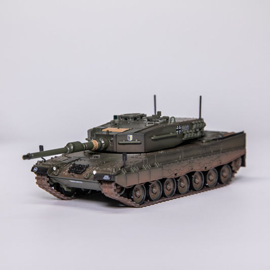 Panzerkampf 1/72 12226PD German Leopard 2A4 Main Battle Tank Model Ornament