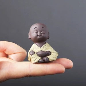 1X Mini Handicraft Buddha Statue Monk Statuette Figurine Ceramic Ornaments Decor
