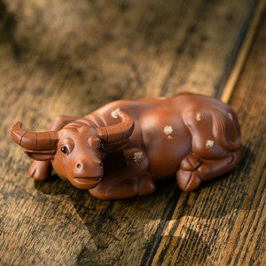 Handmade Artware Zisha Purple Clay Tea Pet Ox Statue Table Decoration Ornament