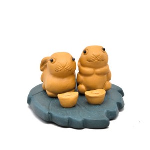 One Little Rabbit Chinese Novel Tea Pet Zisha Tea Play House Warming Ornament