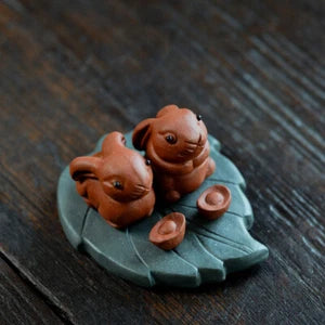 Lovely Rabbit On Leaf Statue Yixing Zisha Purple Clay Tea Pet Table Decoration
