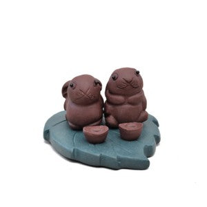 Lovely Rabbit On Leaf Statue Yixing Zisha Purple Clay Tea Pet Table Decoration