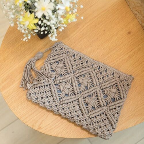 Bohemian Straw Woven Clutches Bag Fashionable Tassel Causal Handbag Vintage Bag