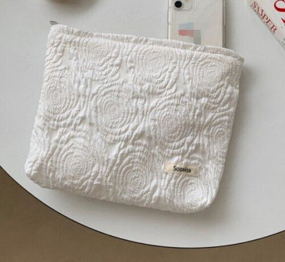 Embroidery Cosmetic Bag Clutch Bag Large Makeup Organizer Pouch 5*18*25 CM 50G