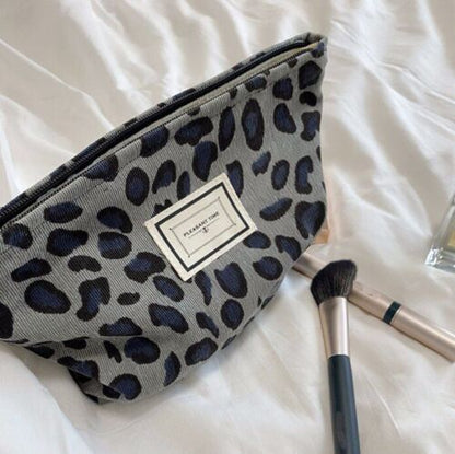 Embroidery Cosmetic Bag Clutch Bag Large Makeup Organizer Pouch 5*18*25 CM 50G