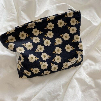 Embroidery Cosmetic Bag Clutch Bag Large Makeup Organizer Pouch 5*18*25 CM 50G