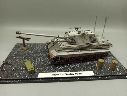 1/72 WWII German Army Sd.Kfz.182 Tiger II Tank Berlin 1945 Finished Model
