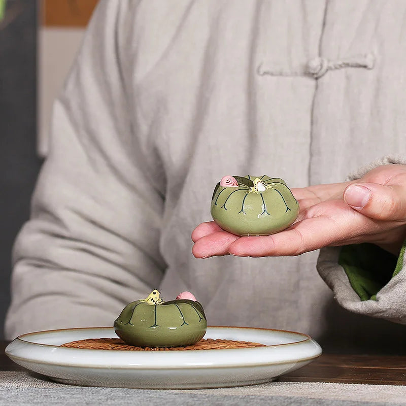 water spray tea pet yixing zisha purple clay frog statue on lotus leaf holder for lid of tea pot gaiwan ornament on sales