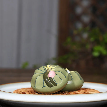 water spray tea pet yixing zisha purple clay frog statue on lotus leaf holder for lid of tea pot gaiwan ornament on sales