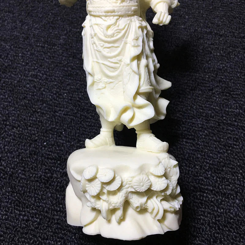 white God of War Guan Gong Statue，Modern art sculpture，Chinese mythical figure Guan Yu，High-end home decoration statue