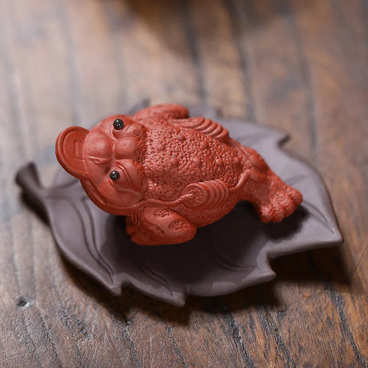 yixing zisha purple clay tea pet toad statue on leaf small tea play table decoration on sales Chinese ornament