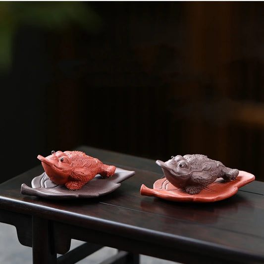yixing zisha purple clay tea pet toad statue on leaf small tea play table decoration on sales Chinese ornament